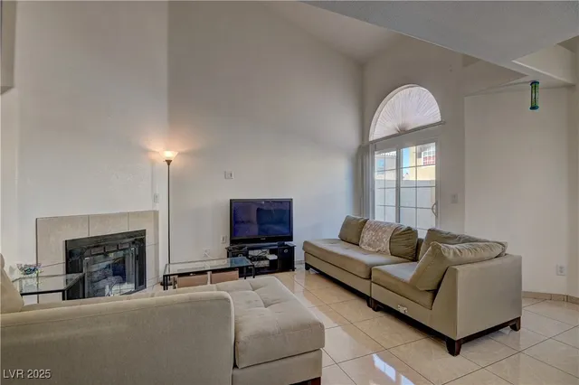 $1,750 | 5450 Morris Street, Unit 1220, Las Vegas, NV 89122