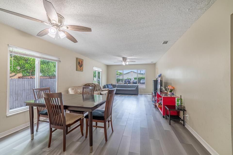 516 Nathan Hale Road, Unit 1 West Palm Beach, FL 33405 - Photo 4 of 24 Unit1-Livingroom