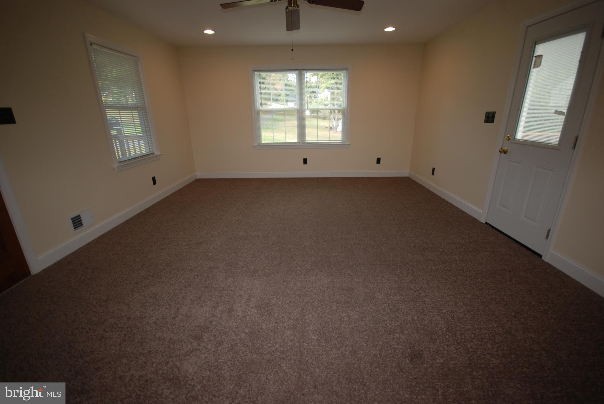 852 Benge Road Hockessin, DE 19707 - Photo 13 of 33 Family Room