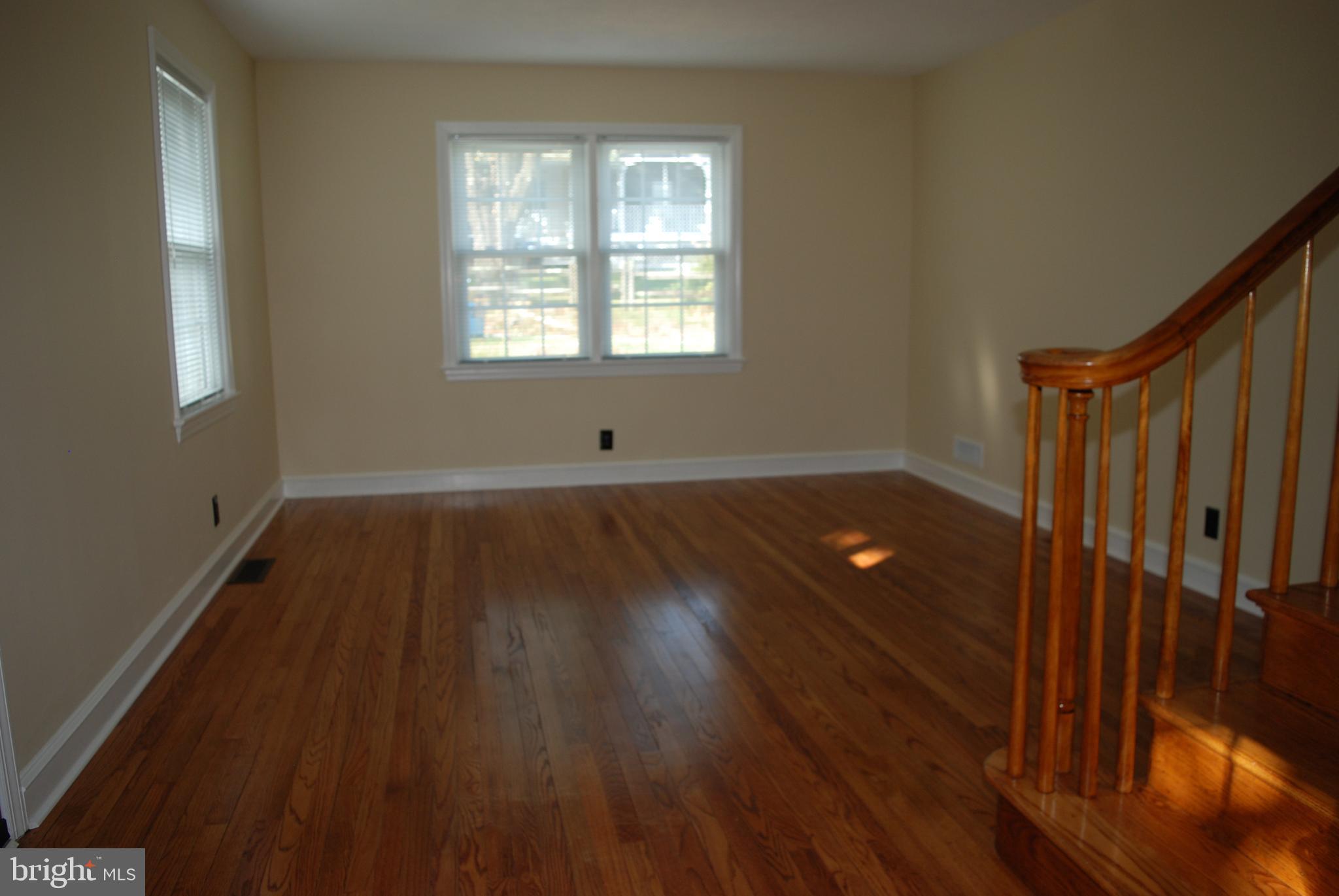 852 Benge Road Hockessin, DE 19707 - Photo 6 of 33 Living Room