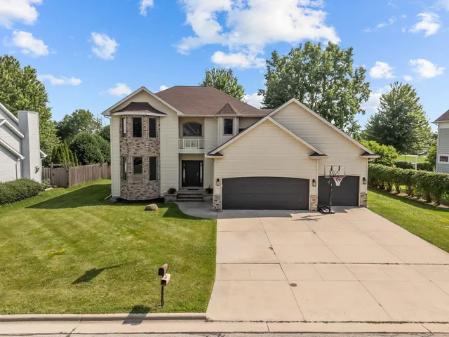 $469,900 | 231 Bosworth Lane, Neenah, WI 54956