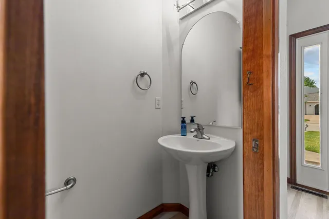 $469,900 | 231 Bosworth Lane, Neenah, WI 54956