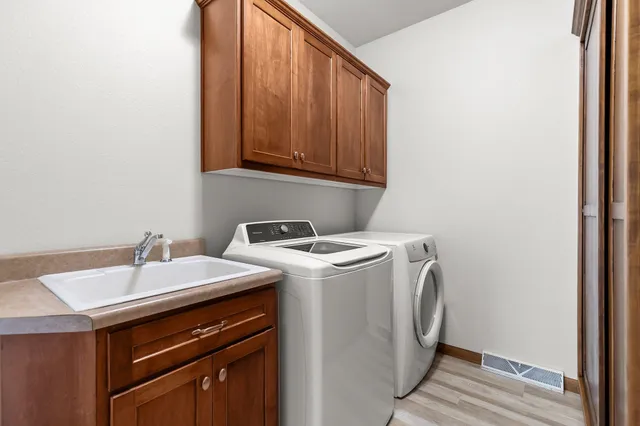 $469,900 | 231 Bosworth Lane, Neenah, WI 54956