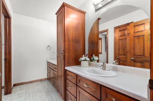 $469,900 | 231 Bosworth Lane, Neenah, WI 54956