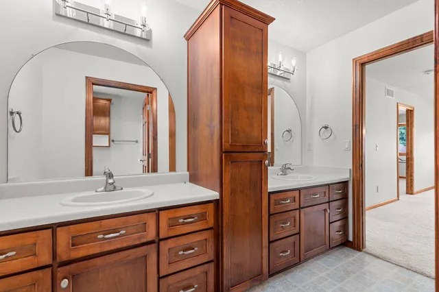 $469,900 | 231 Bosworth Lane, Neenah, WI 54956