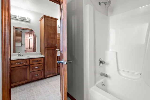 $469,900 | 231 Bosworth Lane, Neenah, WI 54956