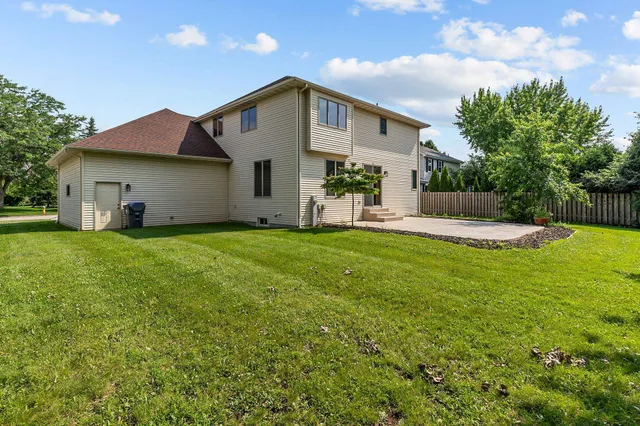 $469,900 | 231 Bosworth Lane, Neenah, WI 54956