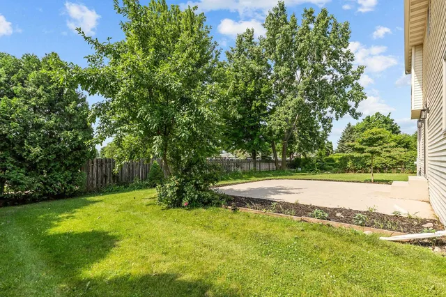 $469,900 | 231 Bosworth Lane, Neenah, WI 54956