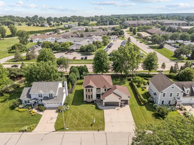 $469,900 | 231 Bosworth Lane, Neenah, WI 54956