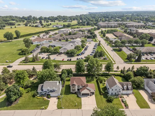 $469,900 | 231 Bosworth Lane, Neenah, WI 54956