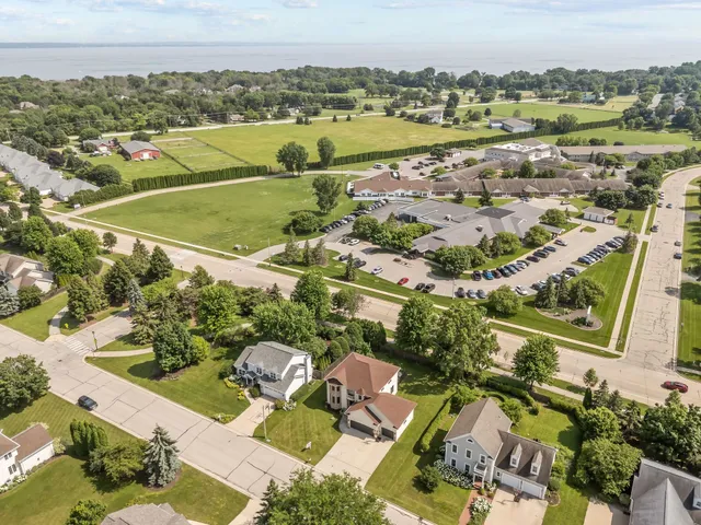 $469,900 | 231 Bosworth Lane, Neenah, WI 54956