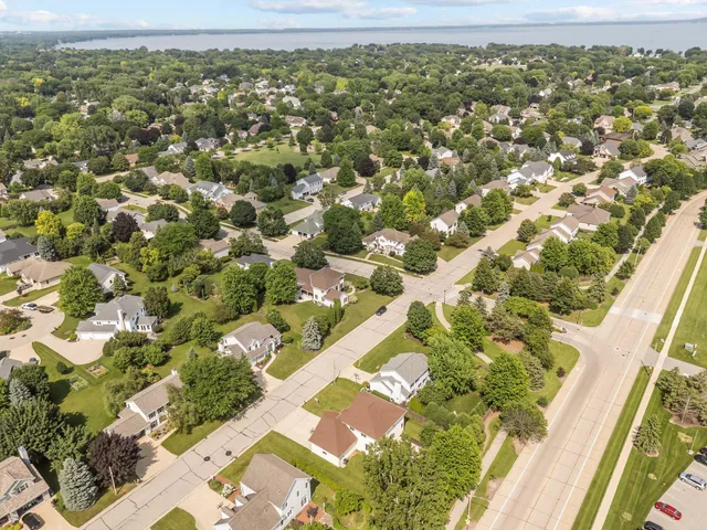 $469,900 | 231 Bosworth Lane, Neenah, WI 54956