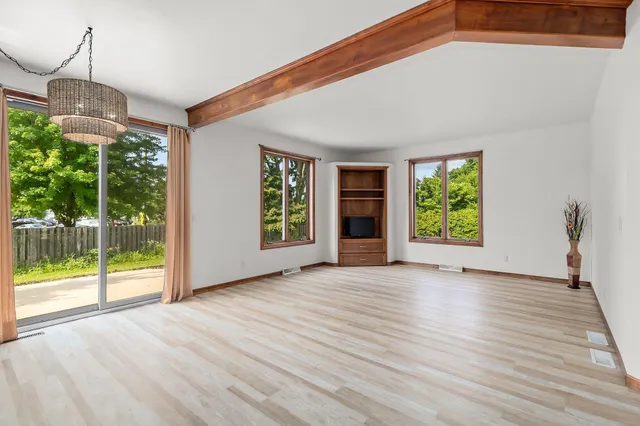 $469,900 | 231 Bosworth Lane, Neenah, WI 54956