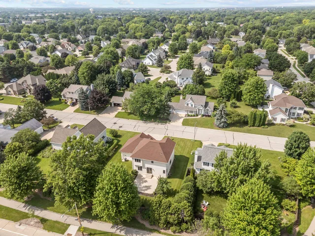 $469,900 | 231 Bosworth Lane, Neenah, WI 54956