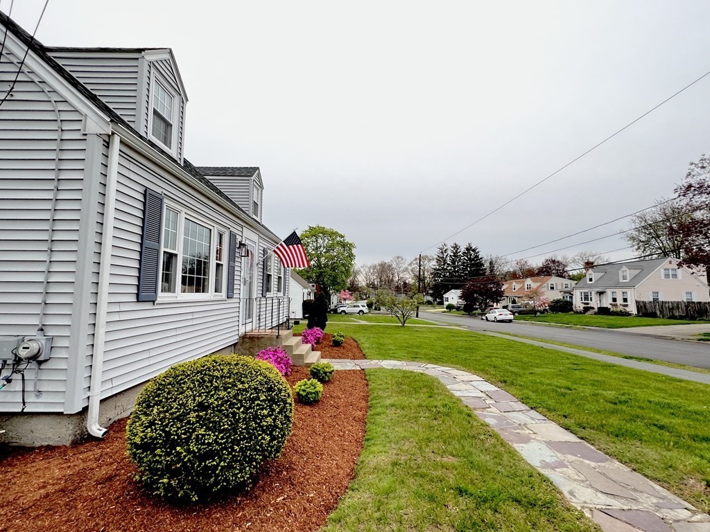 34 Windsor Road Norwood, MA 02062 - Photo 3 of 30 Gallery Image 3