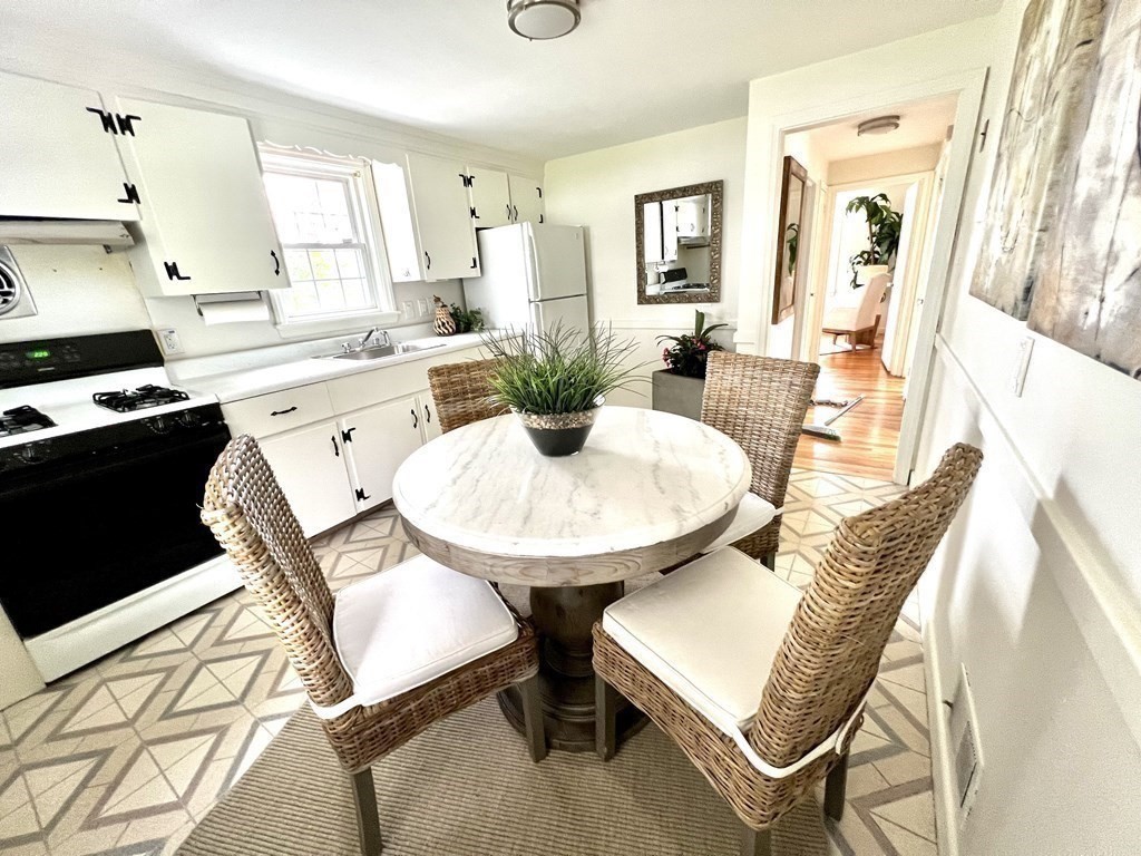34 Windsor Road Norwood, MA 02062 - Photo 9 of 30 Gallery Image 9