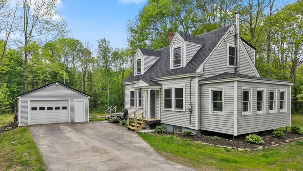 $297,500 | 3190 Union Street, Glenburn, ME 04401
