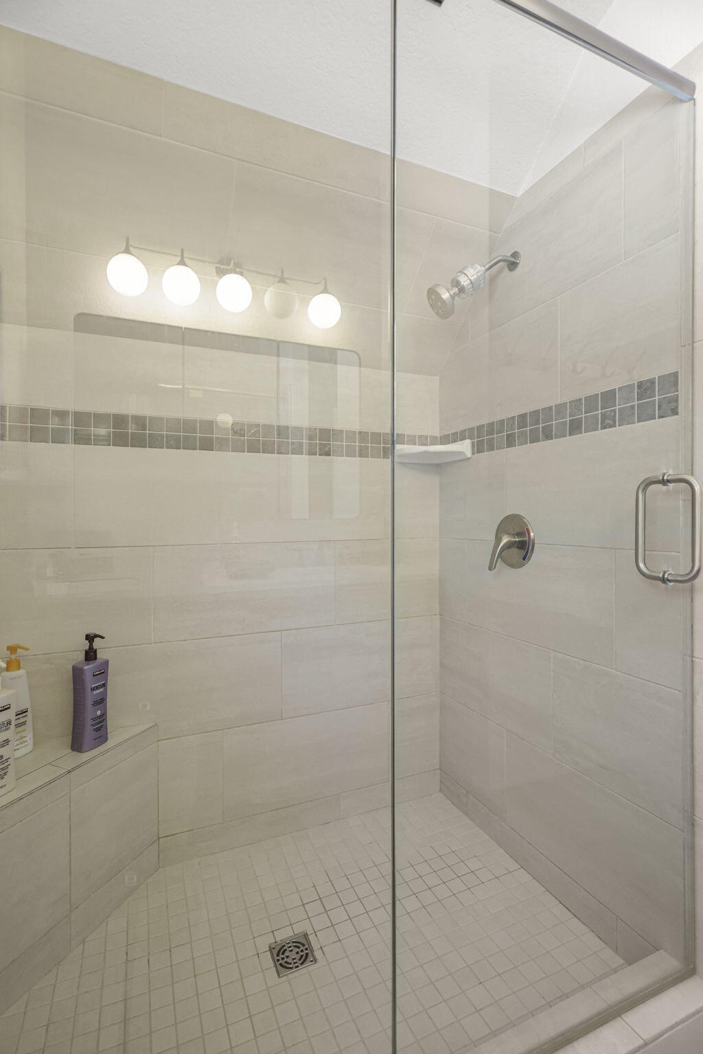 15745 Montgomery Ranch Road Redding, CA 96001 - Photo 21 of 60 Shower