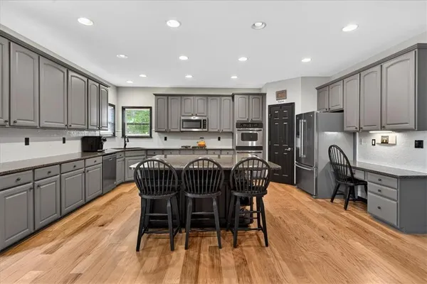 $699,900 | 200 White Cloud Run, Canton, GA 30114