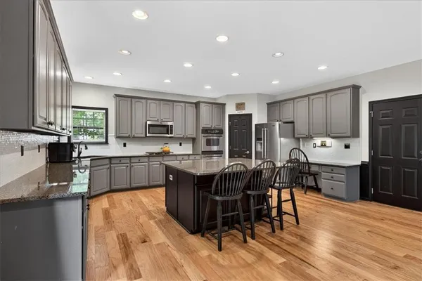 $699,900 | 200 White Cloud Run, Canton, GA 30114