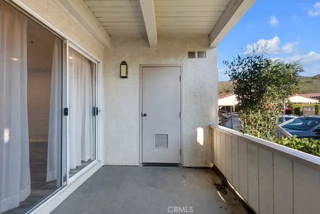 $385,000 | 5744 Oak Bend Lane, Unit 203, Oak Park, CA 91377