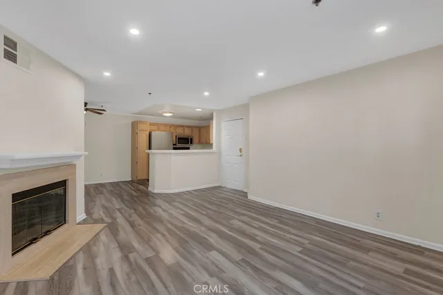 $369,000 | 5744 Oak Bend Lane, Unit 203, Oak Park, CA 91377