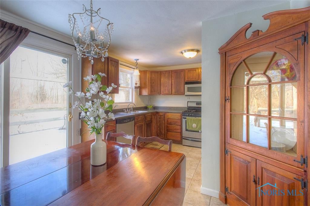 216 Ivanhill Road Toledo, OH 43615 - Photo 6 of 16 Photo 6