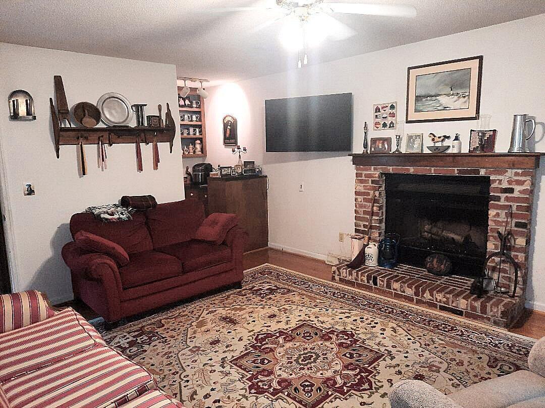 994 Governors Road Mount Pleasant, SC 29464 - Photo 13 of 49 Living area