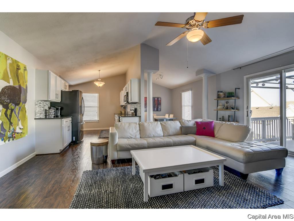 3809 Kerry Boulevard Springfield, IL 62712 - Photo 4 of 32