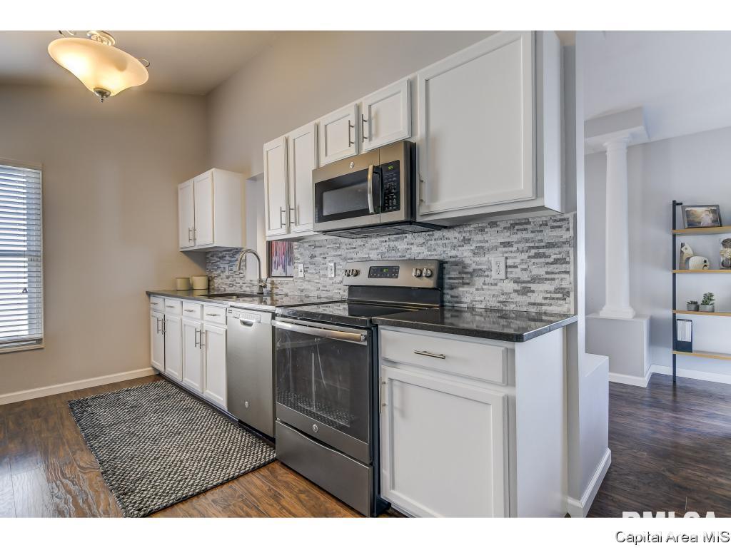 3809 Kerry Boulevard Springfield, IL 62712 - Photo 8 of 32