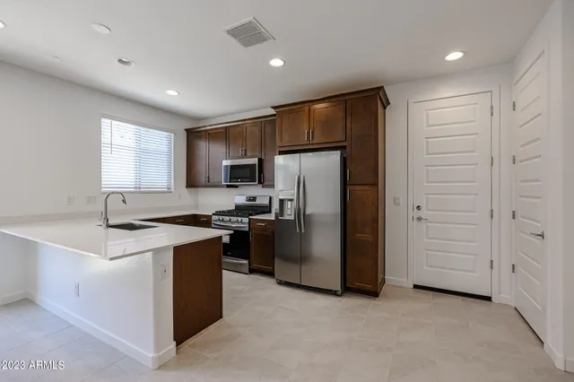 $3,000 | 2071 West Sierra Sunset Trail, Phoenix, AZ 85085