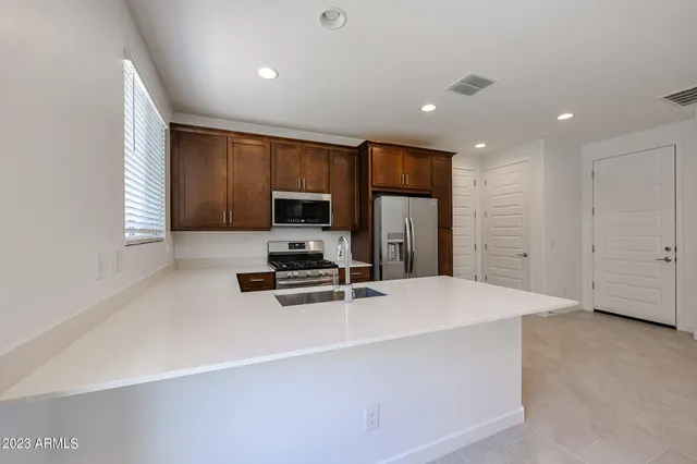 $3,000 | 2071 West Sierra Sunset Trail, Phoenix, AZ 85085