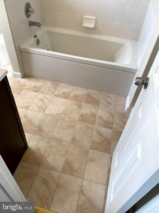 6004 Cedar Post Drive District Heights, MD 20747 - Photo 12 of 28 a bathroom with a bathtub