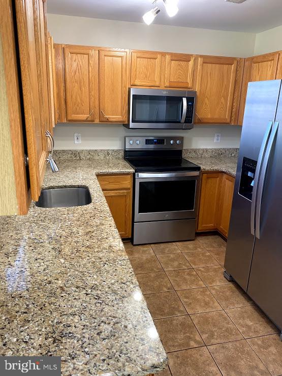 6004 Cedar Post Drive District Heights, MD 20747 - Photo 3 of 28 a kitchen with granite countertop a stove a microwave and a sink