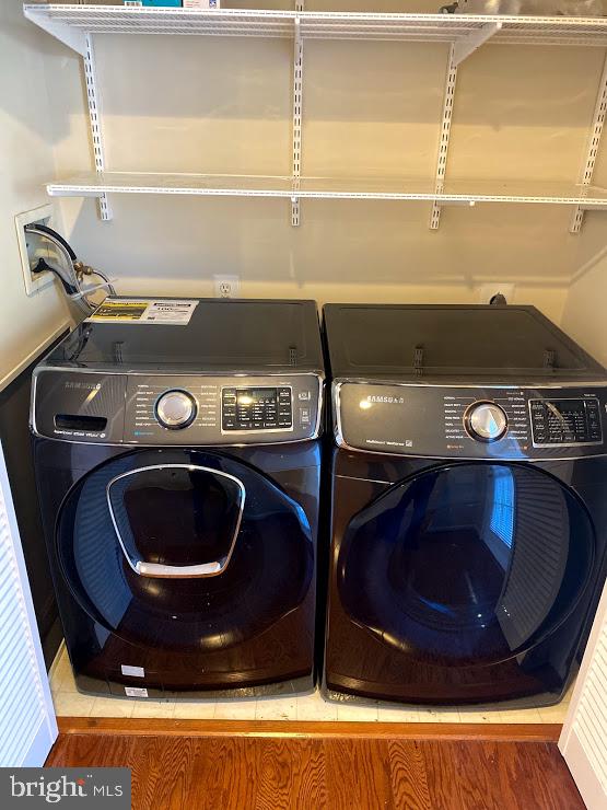 6004 Cedar Post Drive District Heights, MD 20747 - Photo 22 of 28 a bathroom with a stove and a vanity