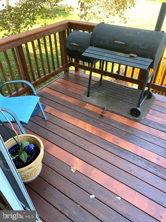 6004 Cedar Post Drive District Heights, MD 20747 - Photo 27 of 28 a view of a chairs and table on the balcony