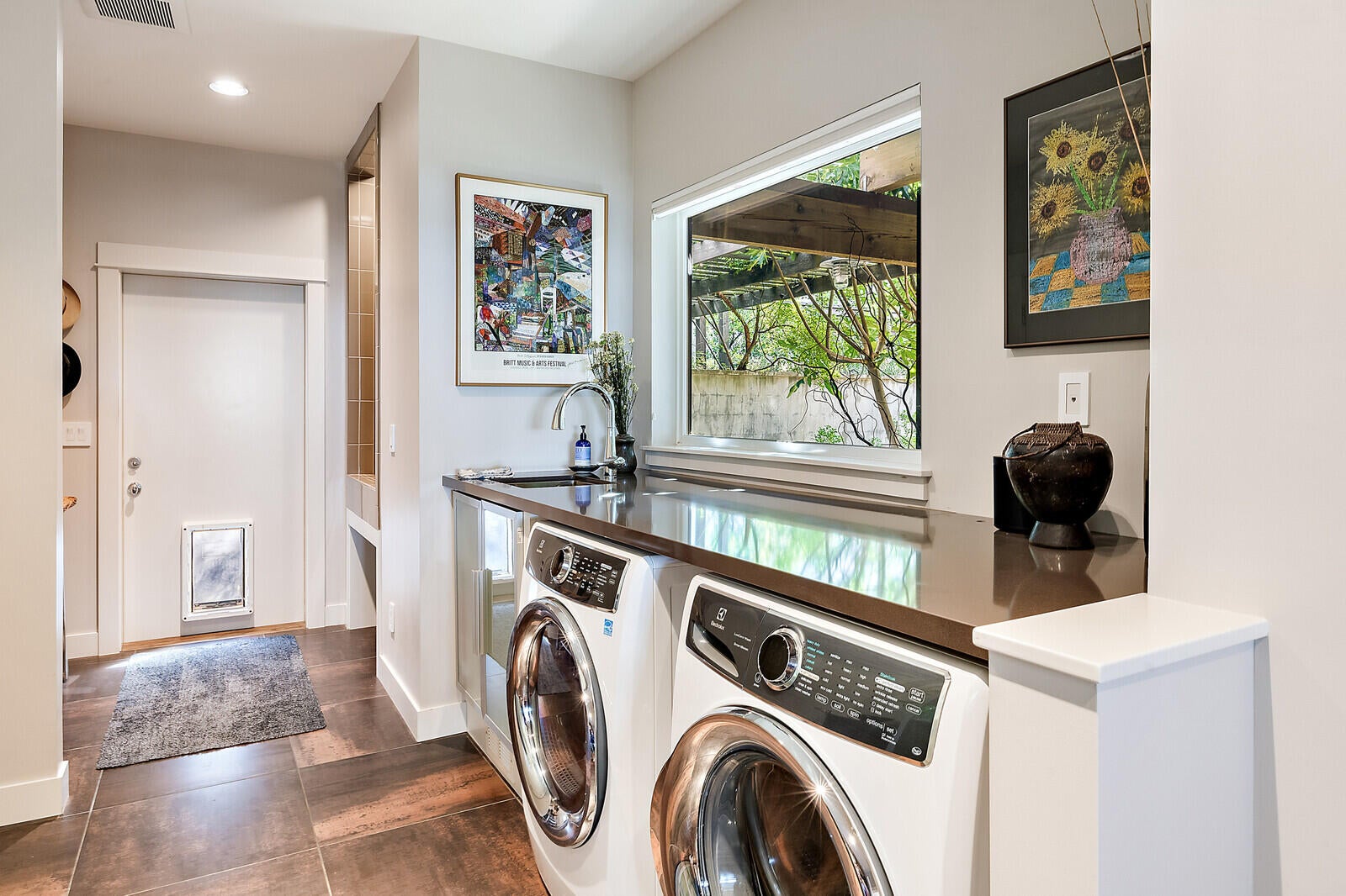 4367 Pioneer Road Medford, OR 97501 - Photo 73 of 96 Laundry room
