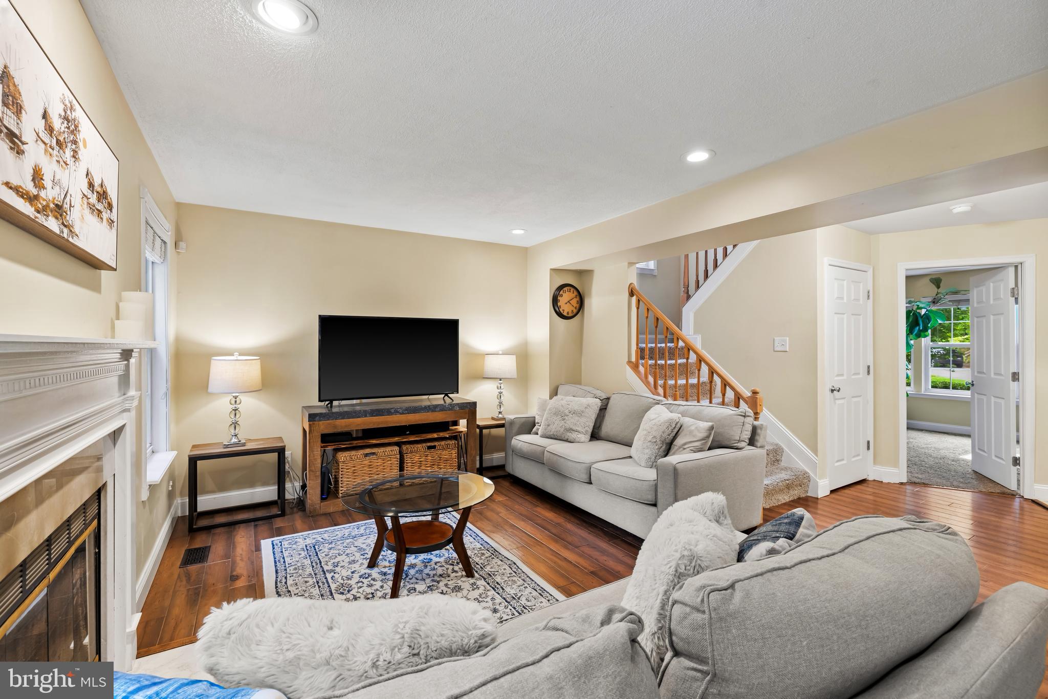 1101 St Albans Road Baltimore, MD 21239 - Photo 5 of 40 Living room with deck entry