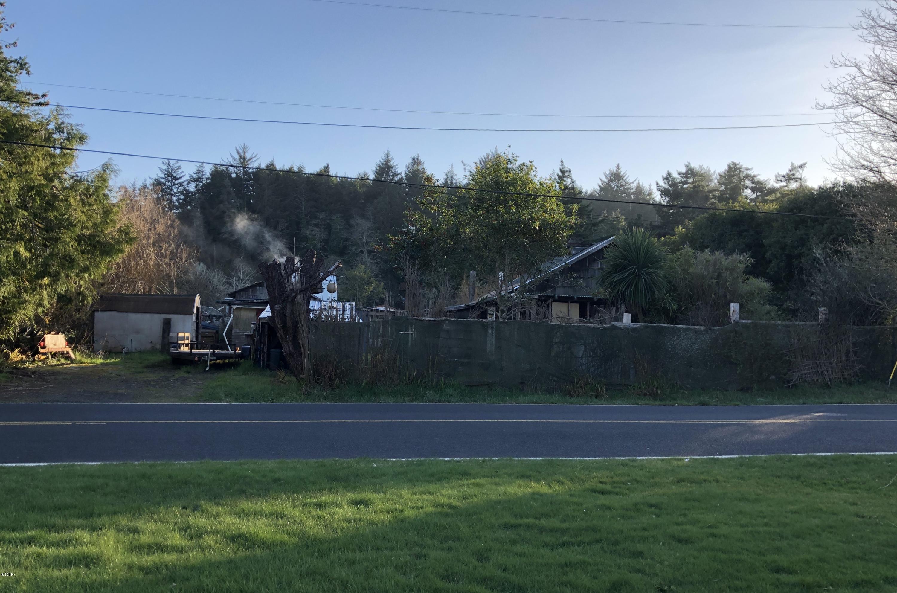 418 Southeast 35th Street Newport, OR 97366 - Photo 3 of 31 6AD462F9-6E1C-4973-9059-75D55ABD4720