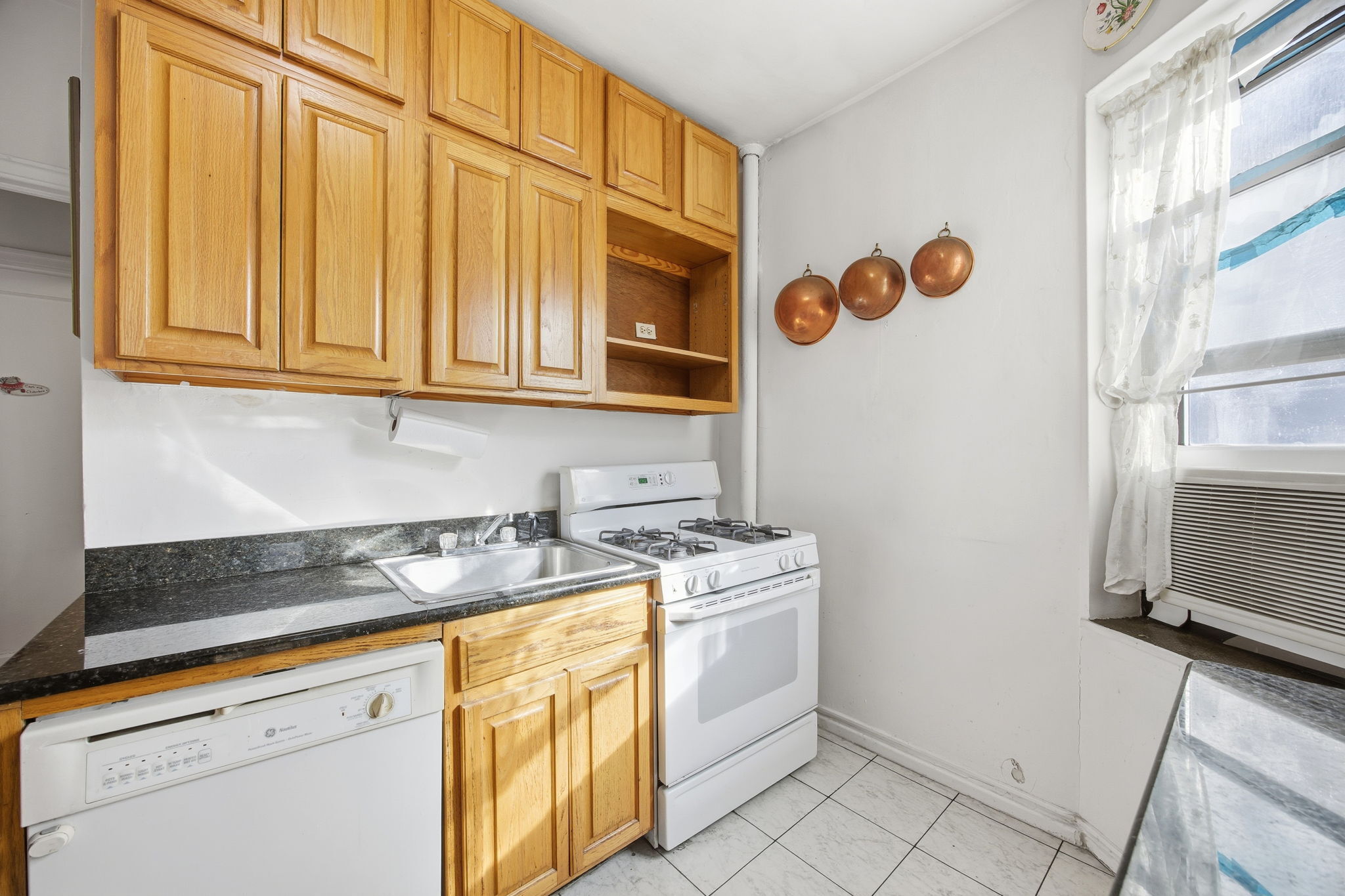 225 East 74th Street, Unit 3J Manhattan, NY 10021 - Photo 14 of 21