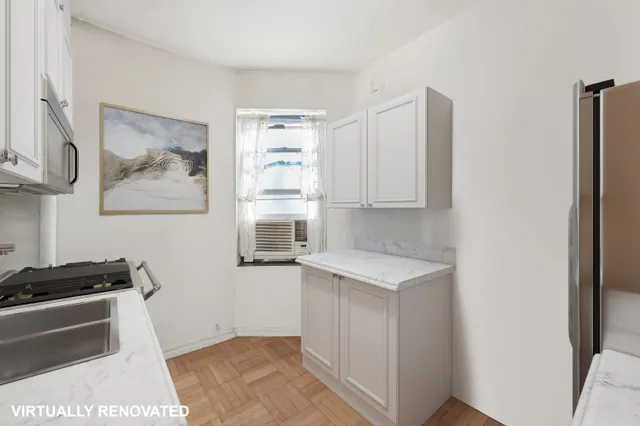 $775,000 | 225 East 74th Street, Unit 3J | Lenox Hill