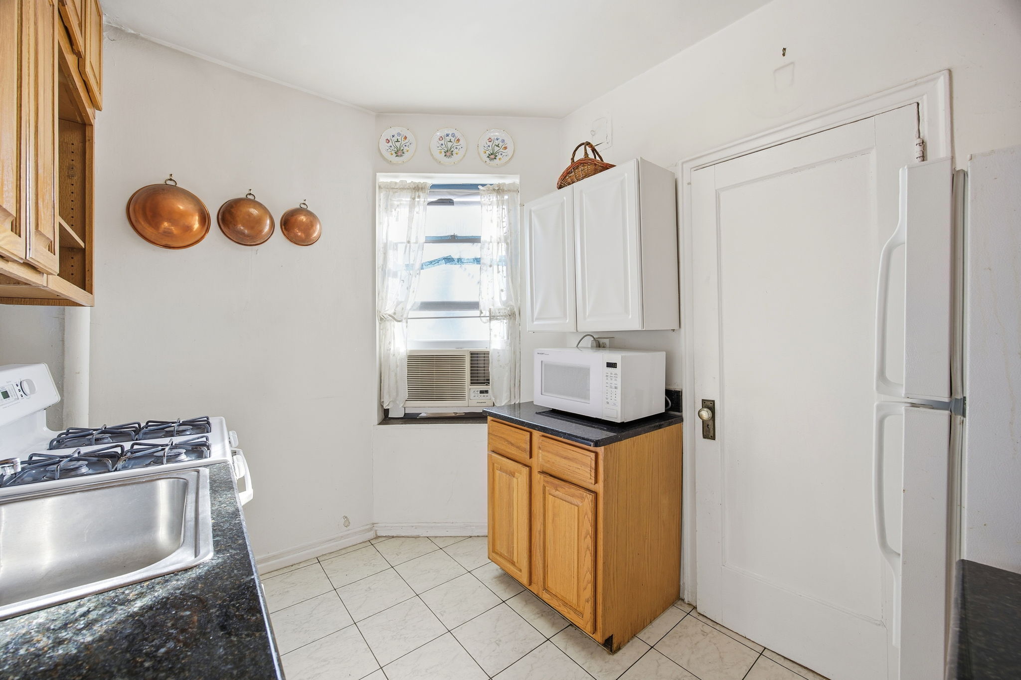 225 East 74th Street, Unit 3J Manhattan, NY 10021 - Photo 18 of 21