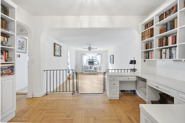 $775,000 | 225 East 74th Street, Unit 3J | Lenox Hill