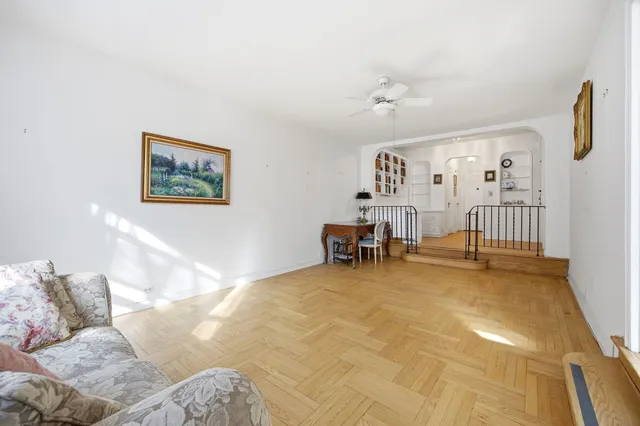 $775,000 | 225 East 74th Street, Unit 3J | Lenox Hill