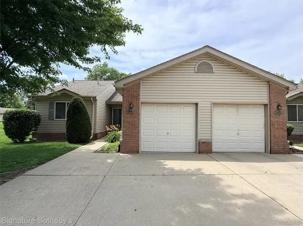 $1,500 | 24381 Juliet Drive, Center Line, MI 48015