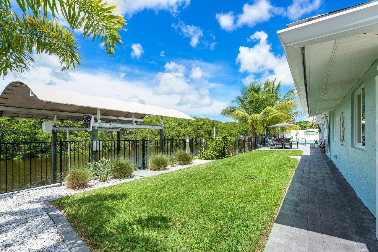 805 Southwest Salerno Road Stuart, FL 34997 - Photo 25 of 36 030-805SouthwestSalernoRoad-Stuart-FL-34