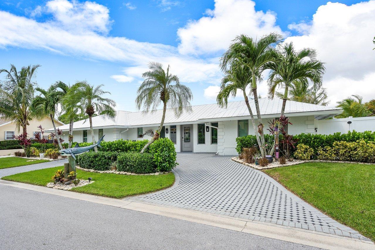 805 Southwest Salerno Road Stuart, FL 34997 - Photo 3 of 36 003-805SouthwestSalernoRoad-Stuart-FL-34