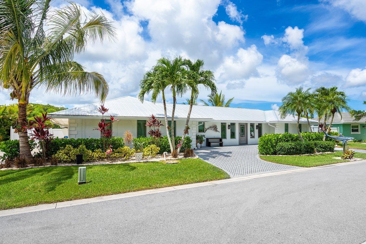 805 Southwest Salerno Road Stuart, FL 34997 - Photo 4 of 36 001-805SouthwestSalernoRoad-Stuart-FL-34