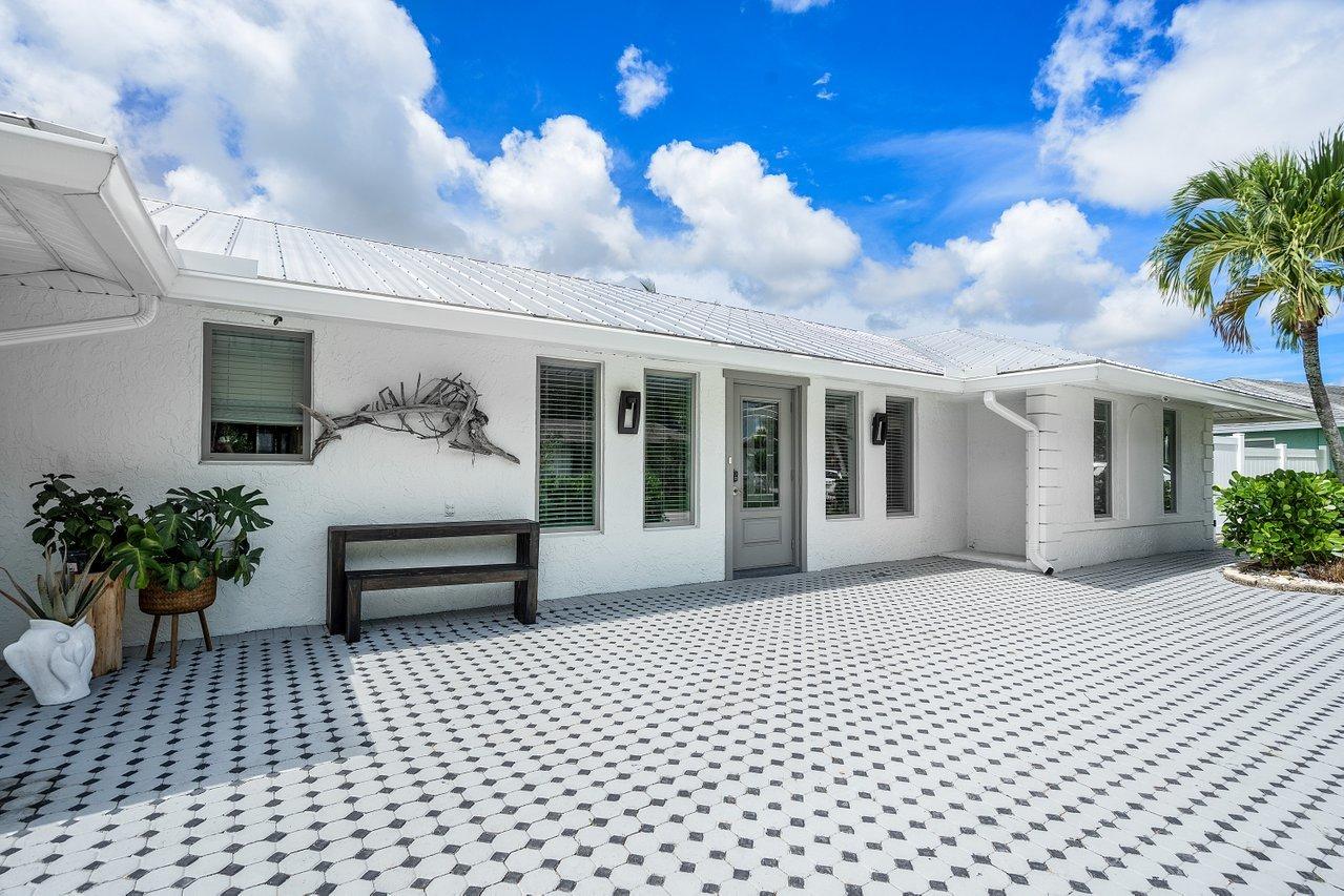 805 Southwest Salerno Road Stuart, FL 34997 - Photo 5 of 36 004-805SouthwestSalernoRoad-Stuart-FL-34