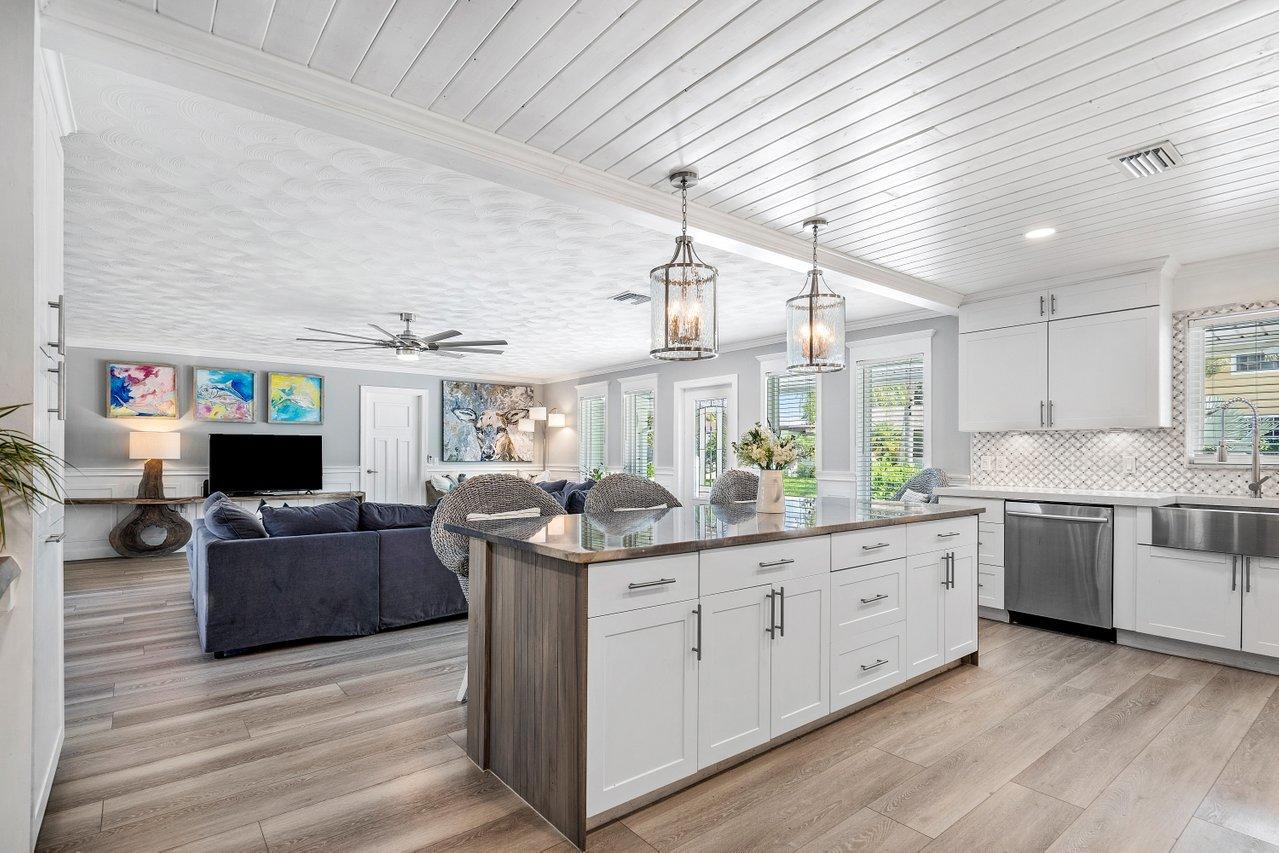 805 Southwest Salerno Road Stuart, FL 34997 - Photo 9 of 36 012-805SouthwestSalernoRoad-Stuart-FL-34